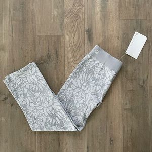 BOGO Grey Floral Fabletic Leggings Size XS NWT